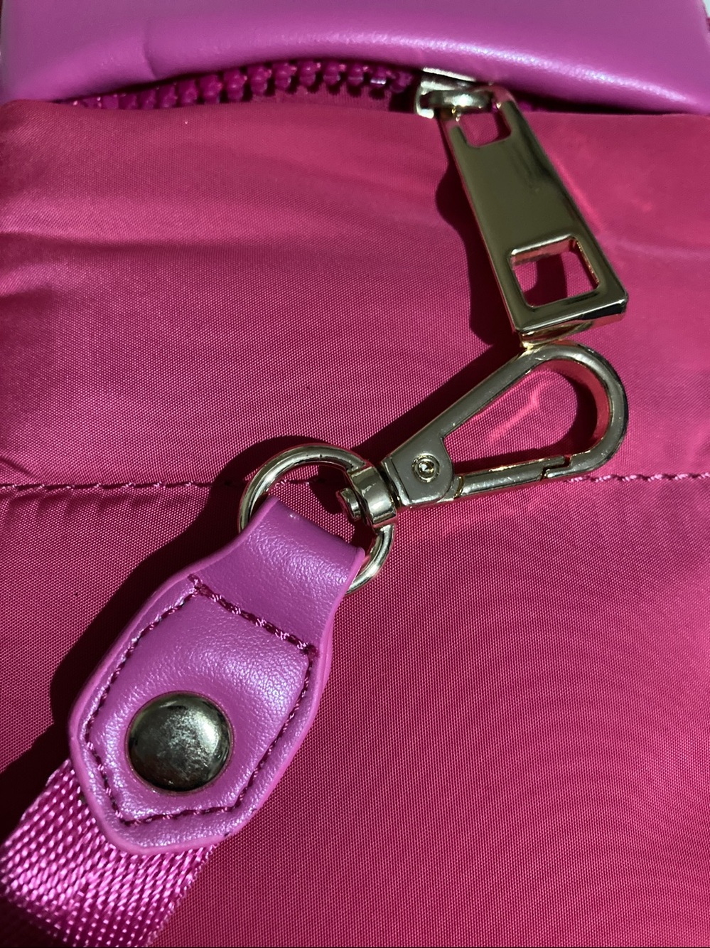 Sondra Roberts Hot Pink Two-Tone Crossbody Phone Pouch - Picture 6 of 6